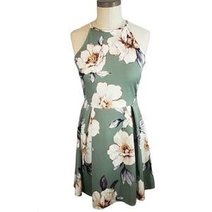 🍄2/$15 NWT Monteau Soft Floral Halter Dress